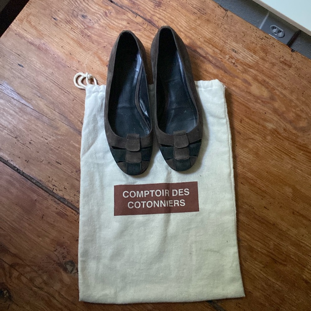 Winter velvet ballerina shoes by Comptoirs des Cotonniers, French fashion brand.